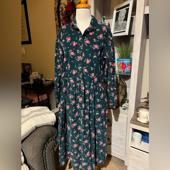 Eddie Bauer Dresses & Skirts - Vintage floral Cordroy button down dress women’s size large